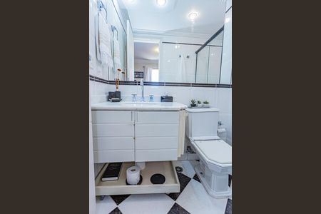 Apartamento à venda com 198m², 4 quartos e 2 vagas Apartamento à venda com 198m², 4 quartos e 2 vagasBanheiro suite 2