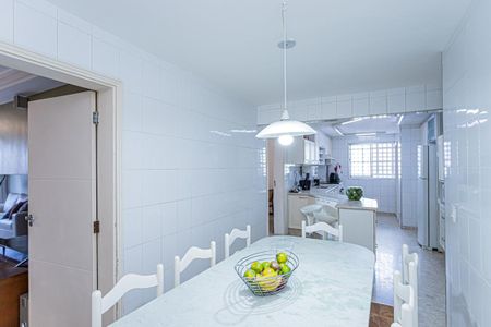 Apartamento à venda com 198m², 4 quartos e 2 vagas Apartamento à venda com 198m², 4 quartos e 2 vagasCopa