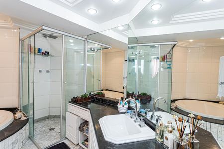 Apartamento à venda com 198m², 4 quartos e 2 vagas Apartamento à venda com 198m², 4 quartos e 2 vagasBanheiro suite 1