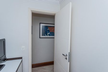 Apartamento à venda com 198m², 4 quartos e 2 vagas Apartamento à venda com 198m², 4 quartos e 2 vagasHome office