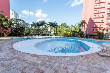 Apartamento à venda com 198m², 4 quartos e 2 vagas Apartamento à venda com 198m², 4 quartos e 2 vagasÁrea comum - Piscina