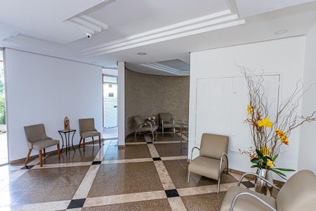 Apartamento à venda com 198m², 4 quartos e 2 vagas Apartamento à venda com 198m², 4 quartos e 2 vagasHall de entrada