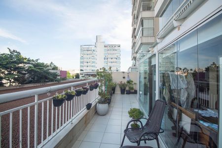 Apartamento à venda com 96m², 2 quartos e 1 vaga Apartamento à venda com 96m², 2 quartos e 1 vagaVaranda