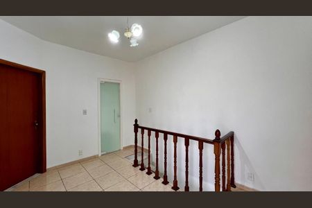 Casa à venda com 310m², 4 quartos e 8 vagasSala