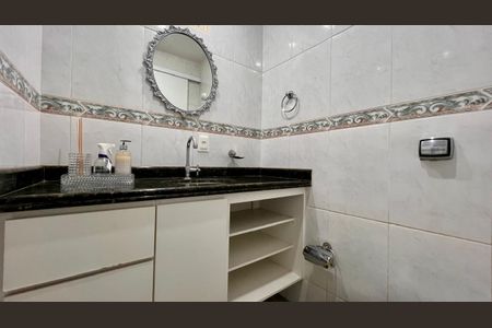 Casa à venda com 310m², 4 quartos e 8 vagasBanheiro