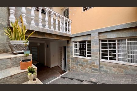 Casa à venda com 310m², 4 quartos e 8 vagasFachada