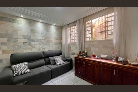 Casa à venda com 310m², 4 quartos e 8 vagasSala