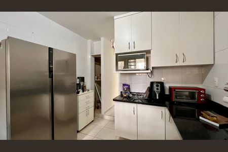 Casa à venda com 310m², 4 quartos e 8 vagasCozinha