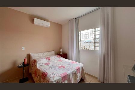 Casa à venda com 310m², 4 quartos e 8 vagasQuarto