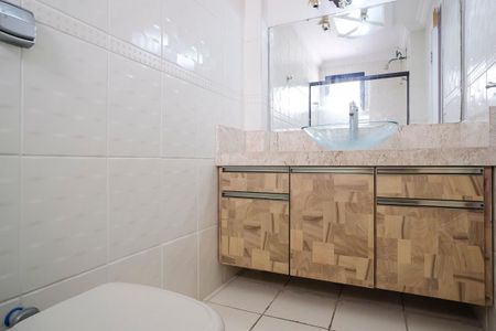 Apartamento à venda com 103m², 3 quartos e 2 vagasBanheiro da suíte