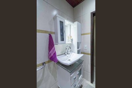 Casa à venda com 200m², 3 quartos e 2 vagasBanheiro social 