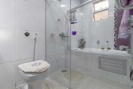 Casa à venda com 200m², 3 quartos e 2 vagasBanheiro da suíte 