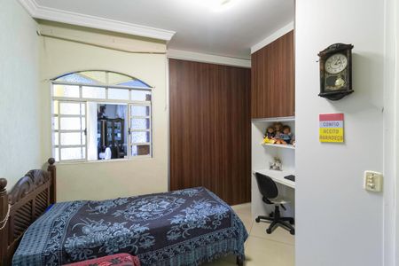 Casa à venda com 200m², 3 quartos e 2 vagasQuarto 2