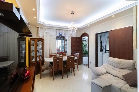 Casa à venda com 200m², 3 quartos e 2 vagasSala