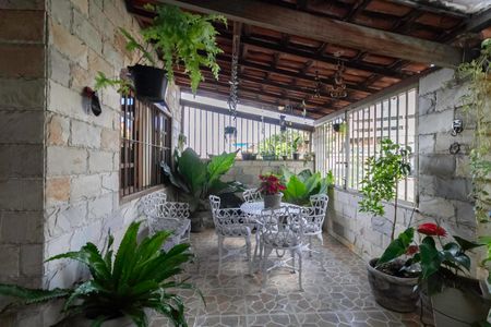 Casa à venda com 200m², 3 quartos e 2 vagasVaranda