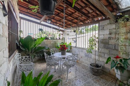 Casa à venda com 200m², 3 quartos e 2 vagasVaranda