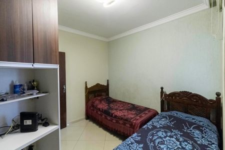 Casa à venda com 200m², 3 quartos e 2 vagasQuarto 2