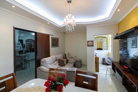 Casa à venda com 200m², 3 quartos e 2 vagasSala