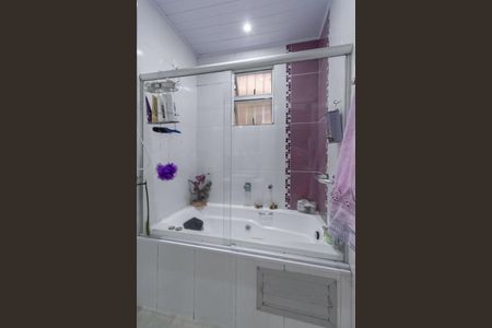 Casa à venda com 200m², 3 quartos e 2 vagasBanheiro da suíte 