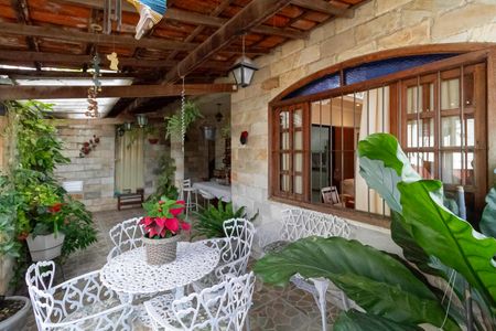 Casa à venda com 200m², 3 quartos e 2 vagasVaranda