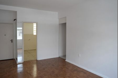 Apartamento à venda com 90m², 3 quartos e sem vagaSala
