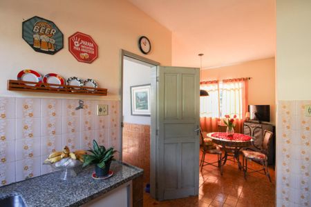 Casa à venda com 100m², 7 quartos e sem vaga Casa à venda com 100m², 7 quartos e sem vagaCozinha - CASA 1