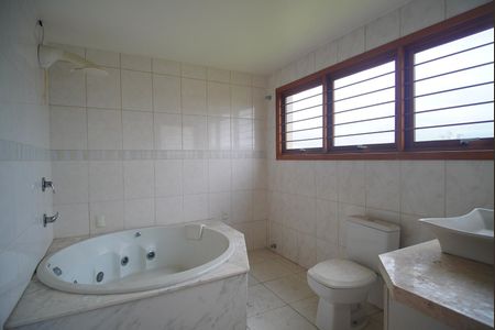 Casa para alugar com 300m², 6 quartos e 4 vagasBanheiro da Suíte 1