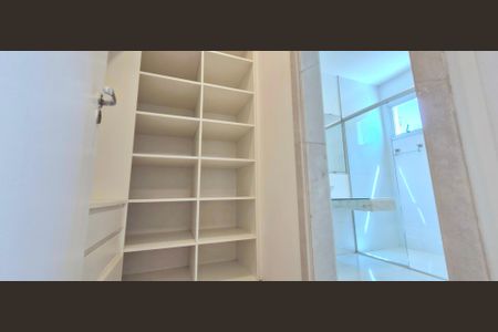 Casa de condomínio para alugar com 1010m², 5 quartos e 4 vagasClosed suite 1