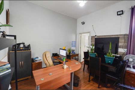 Casa à venda com 247m², 4 quartos e 4 vagasSala