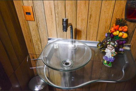 Casa à venda com 247m², 4 quartos e 4 vagasBanheiro 1