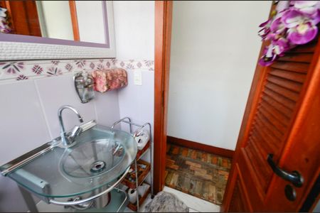 Casa à venda com 247m², 4 quartos e 4 vagasBanheiro 2