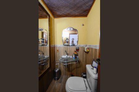 Casa à venda com 247m², 4 quartos e 4 vagasBanheiro 1