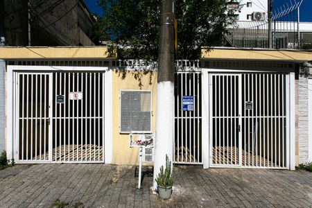 Casa para alugar com 65m², 2 quartos e 1 vaga Casa para alugar com 65m², 2 quartos e 1 vagaFachada e placa