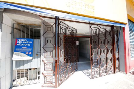 Casa à venda com 200m², 2 quartos e 6 vagasFachada 2