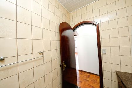 Casa à venda com 200m², 2 quartos e 6 vagasBanheiro