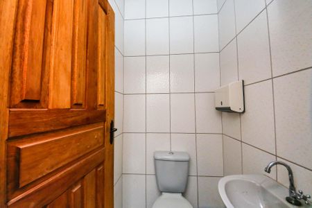 Casa à venda com 200m², 2 quartos e 6 vagasSalão - Banheiro 1