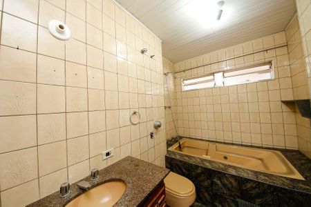 Casa à venda com 200m², 2 quartos e 6 vagasBanheiro