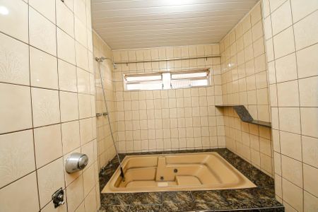 Casa à venda com 200m², 2 quartos e 6 vagasBanheiro