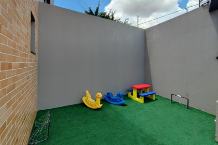 Apartamento à venda com 100m², 2 quartos e 2 vagasÁrea comum - Playground