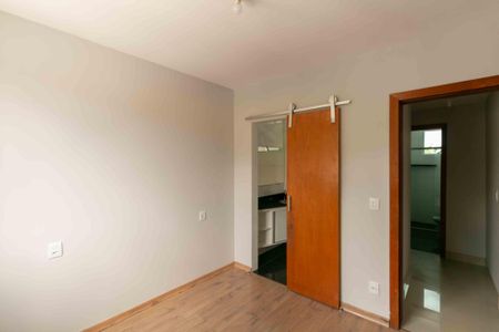 Casa à venda com 90m², 3 quartos e 1 vaga Casa à venda com 90m², 3 quartos e 1 vagaSuite