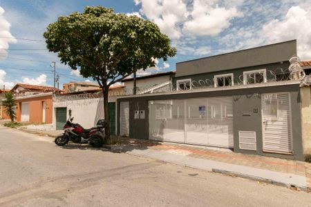 Casa à venda com 90m², 3 quartos e 1 vaga Casa à venda com 90m², 3 quartos e 1 vagaFachada