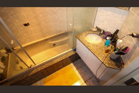 Casa à venda com 450m², 3 quartos e 8 vagasBanheiro/Suíte