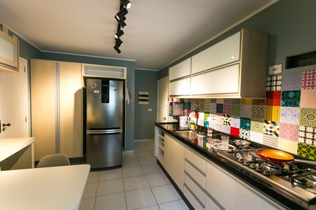 Apartamento à venda com 107m², 2 quartos e 2 vagas Apartamento à venda com 107m², 2 quartos e 2 vagasCozinha