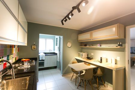Apartamento à venda com 107m², 2 quartos e 2 vagas Apartamento à venda com 107m², 2 quartos e 2 vagasCozinha
