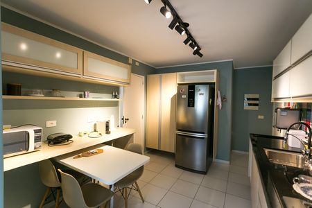 Apartamento à venda com 107m², 2 quartos e 2 vagas Apartamento à venda com 107m², 2 quartos e 2 vagasCozinha