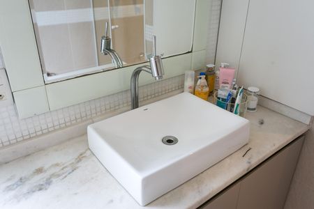 Apartamento à venda com 107m², 2 quartos e 2 vagas Apartamento à venda com 107m², 2 quartos e 2 vagasBanheiro da Suíte