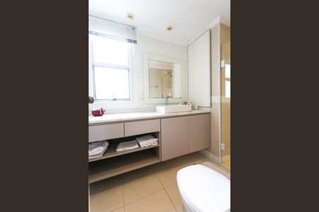 Apartamento à venda com 107m², 2 quartos e 2 vagas Apartamento à venda com 107m², 2 quartos e 2 vagasBanheiro da Suíte