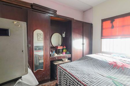 Casa à venda com 285m², 3 quartos e 5 vagas Casa à venda com 285m², 3 quartos e 5 vagasQuarto 2