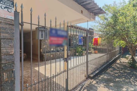 Casa à venda com 285m², 3 quartos e 5 vagas Casa à venda com 285m², 3 quartos e 5 vagasFachada