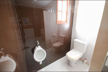 Casa à venda com 574m², 4 quartos e 3 vagasBanheiro da Suíte 4